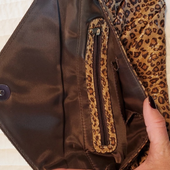 Leopard Clutch - Picture 3 of 3